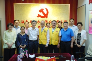 長寧區人大副主任陸繼業率人大代表到象王公司檢查指導工作